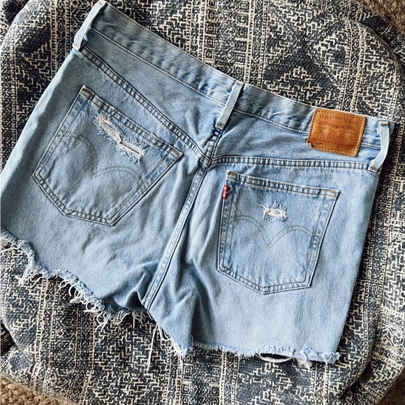 Levi’s redtag denim shorts - Picture 2 of 3